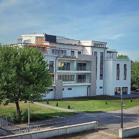 Moment Apartments Solnok Dış mekan fotoğraf
