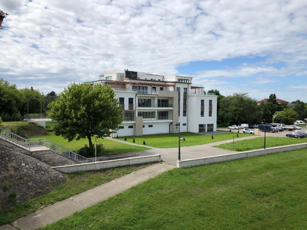Moment Apartments Solnok Dış mekan fotoğraf